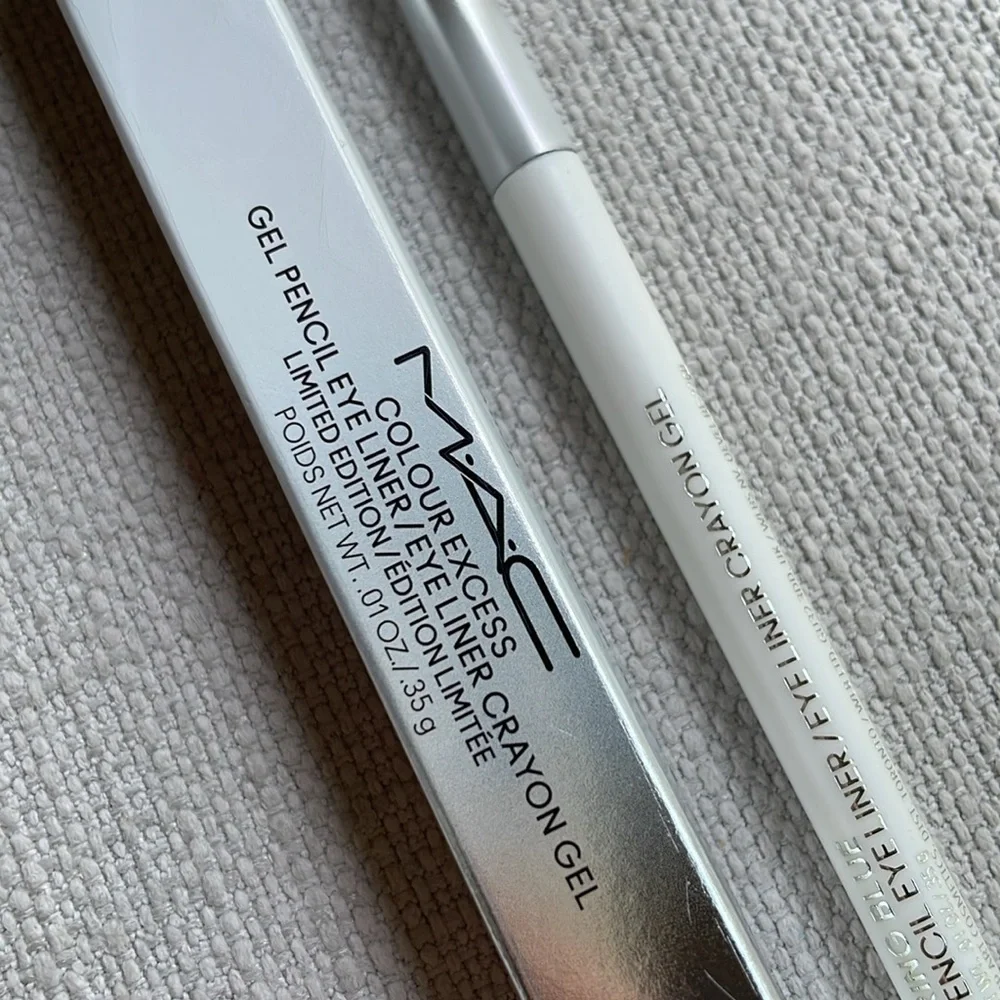 MAC Colour excess Gel Pencil Eyeliner limited edition- blurring Blue